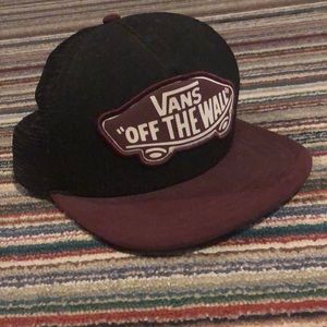 NWT vans beach girl trucker hat black/maroon